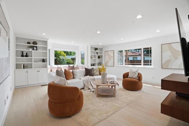 385 Carmelita Drive, Mountain View, CA 94040