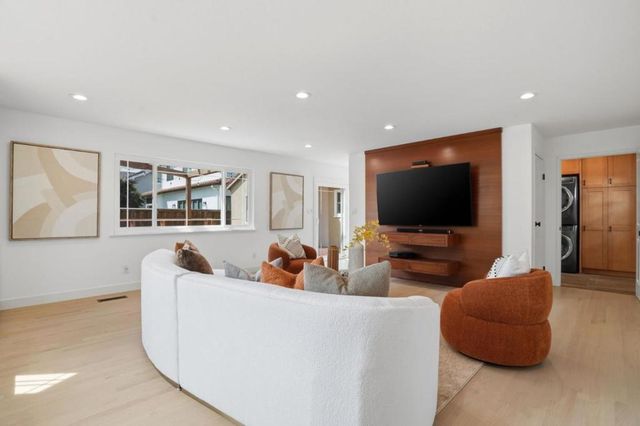 385 Carmelita Drive, Mountain View, CA 94040