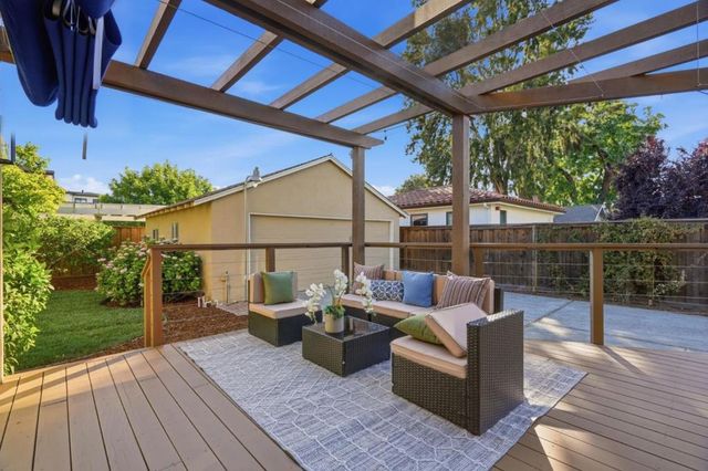 385 Carmelita Drive, Mountain View, CA 94040
