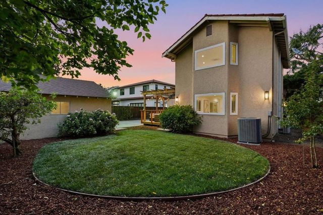 385 Carmelita Drive, Mountain View, CA 94040