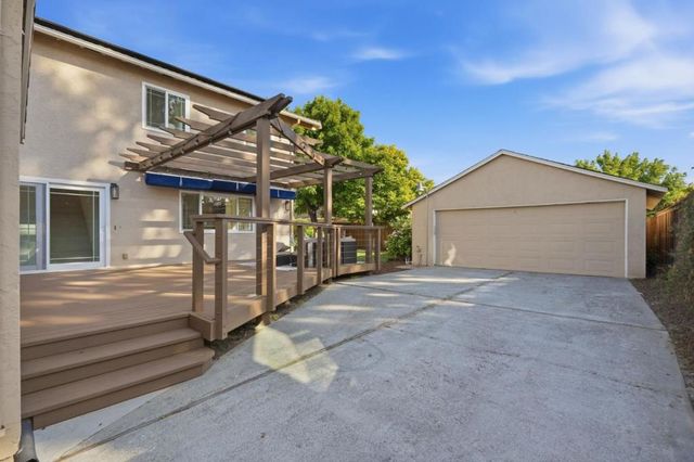 385 Carmelita Drive, Mountain View, CA 94040