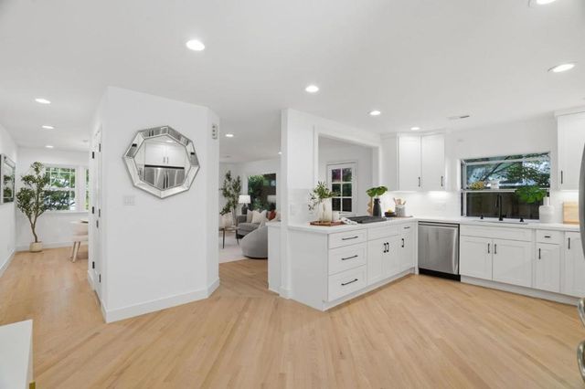 385 Carmelita Drive, Mountain View, CA 94040