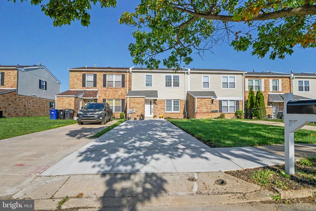 8211 BUIST AVE, PHILADELPHIA, PA 19153 — photo 2