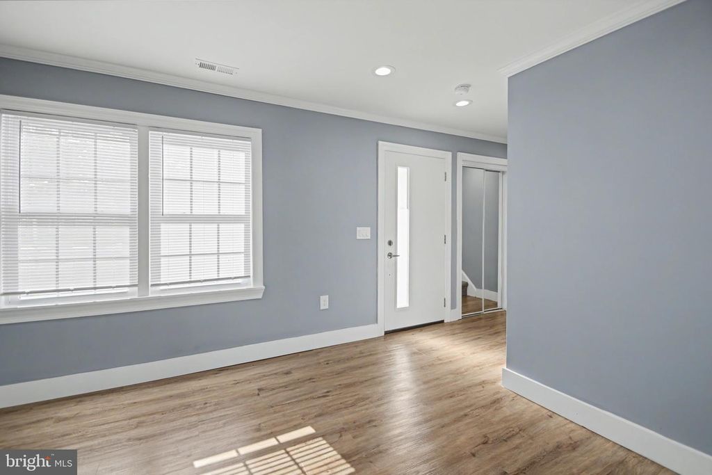 8211 BUIST AVE, PHILADELPHIA, PA 19153 — photo 5
