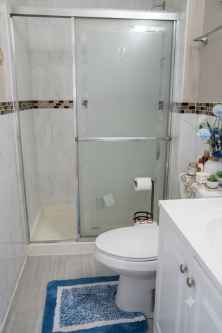 9406 N Oak Avenue, Des Plaines, IL 60016
