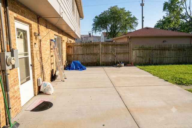 9406 N Oak Avenue, Des Plaines, IL 60016