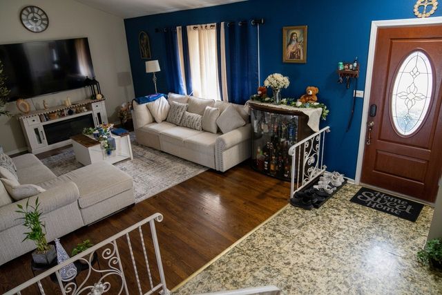 9406 N Oak Avenue, Des Plaines, IL 60016