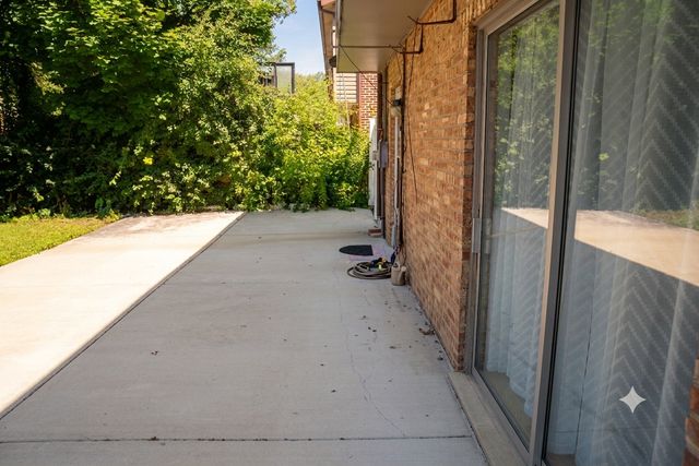 9406 N Oak Avenue, Des Plaines, IL 60016