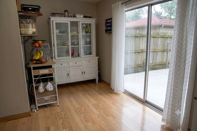 9406 N Oak Avenue, Des Plaines, IL 60016
