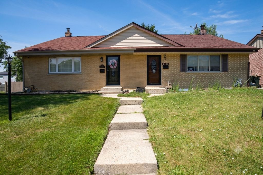 9406 N Oak Avenue, Des Plaines, IL 60016