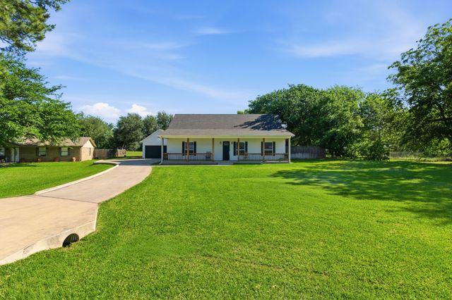 300 Mockingbird Lane, Springtown, TX 76082