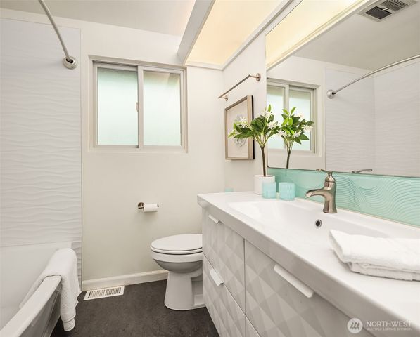 4255 135th Place SE, Bellevue, WA 98006