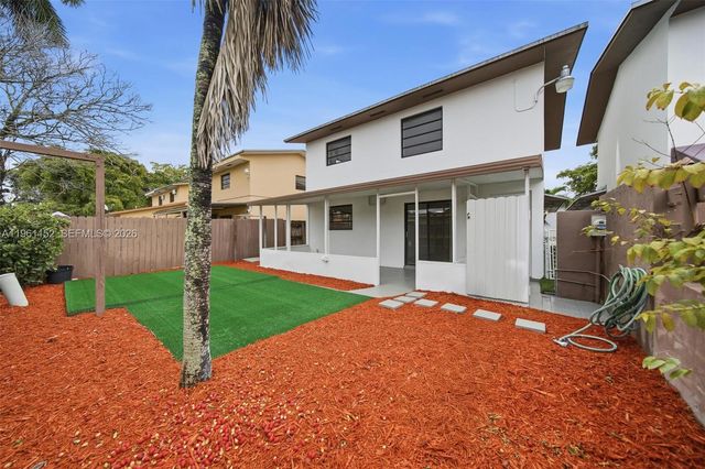 1281 W 42nd St 1, Hialeah, FL 33012