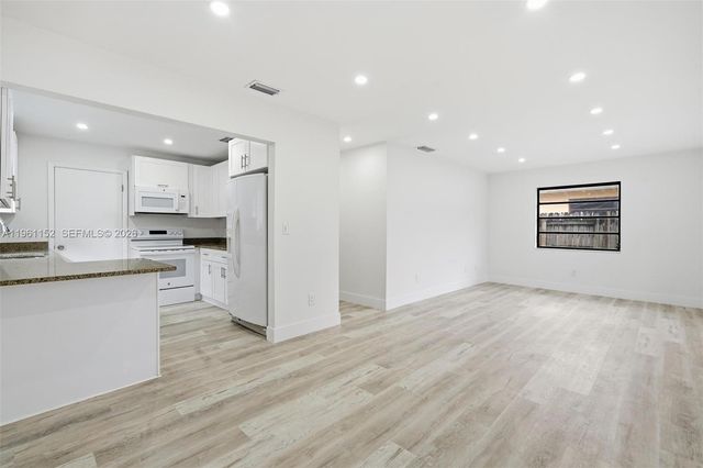 1281 W 42nd St 1, Hialeah, FL 33012