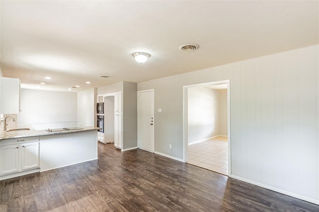 1021 Patricia Street, Irving, TX 75060