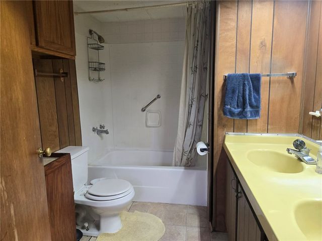 465 Isle Rd, Franklin Twp, PA 16001