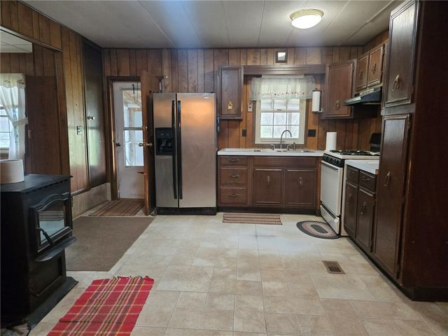 465 Isle Rd, Franklin Twp, PA 16001