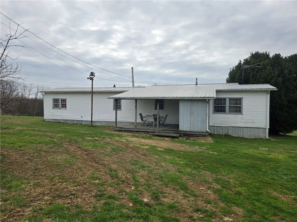 465 Isle Rd, Franklin Twp, PA 16001