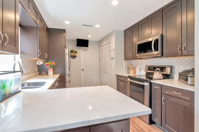 6806 S GABRIELLE STREET, Tampa, FL 33611