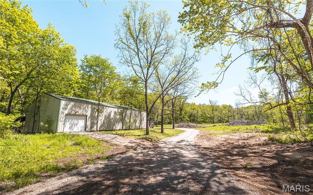 25190 McDonald Drive, Lebanon, MO 65536