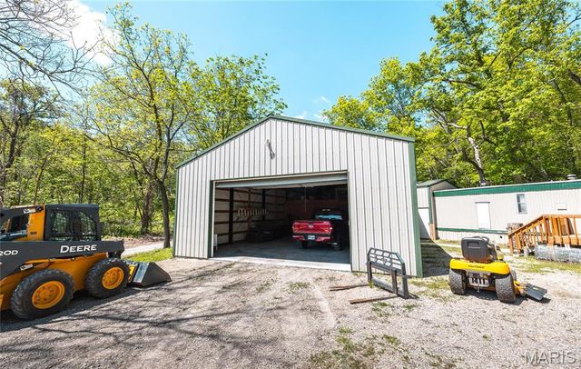 25190 McDonald Drive, Lebanon, MO 65536