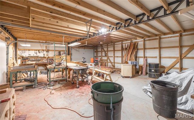 25190 McDonald Drive, Lebanon, MO 65536