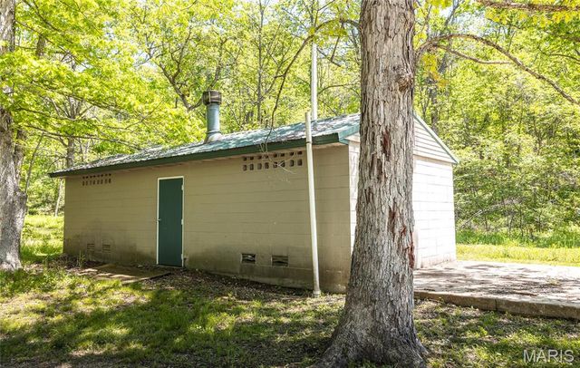 25190 McDonald Drive, Lebanon, MO 65536