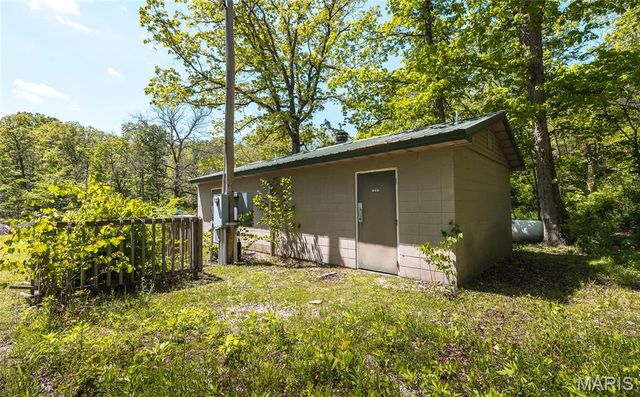 25190 McDonald Drive, Lebanon, MO 65536