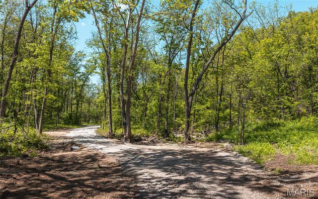 25190 McDonald Drive, Lebanon, MO 65536