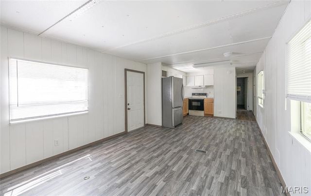 25190 McDonald Drive, Lebanon, MO 65536