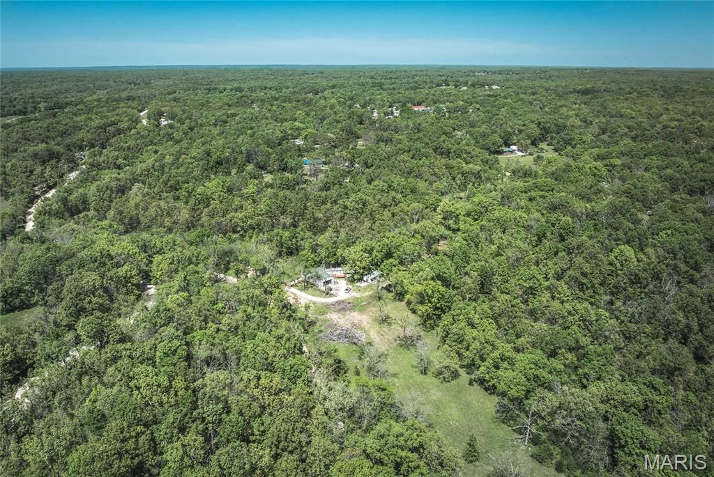 25190 McDonald Drive, Lebanon, MO 65536