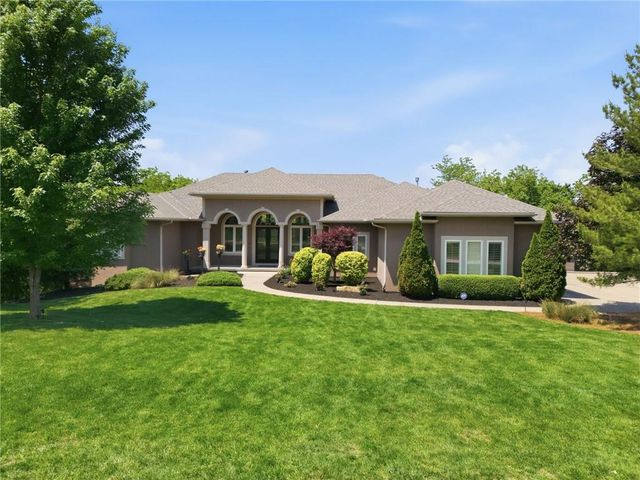 6930 NW WHITE PINE Circle, Parkville, MO 64152