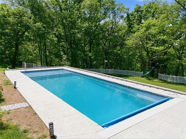 6930 NW WHITE PINE Circle, Parkville, MO 64152