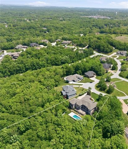 6930 NW WHITE PINE Circle, Parkville, MO 64152