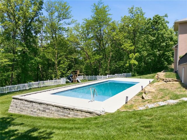 6930 NW WHITE PINE Circle, Parkville, MO 64152