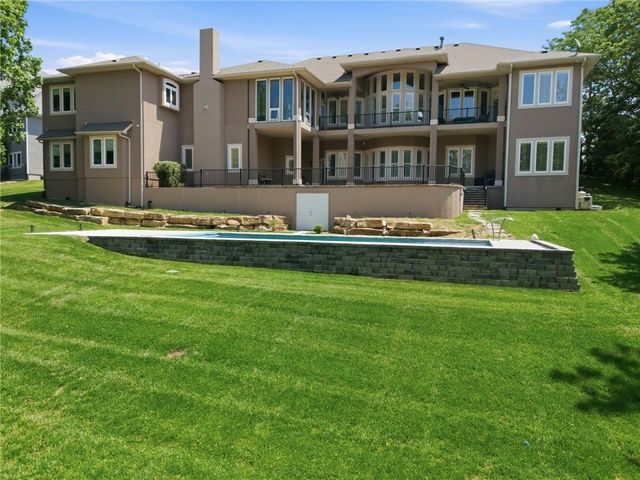 6930 NW WHITE PINE Circle, Parkville, MO 64152