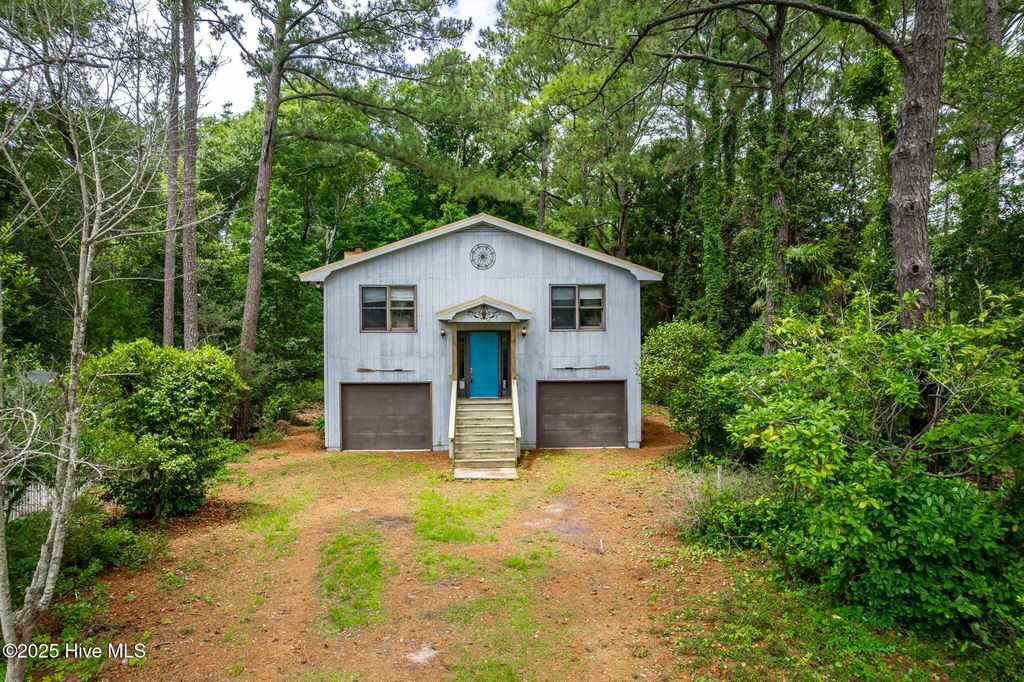 107 Cottonwood Court, Pine Knoll Shores, NC 28512