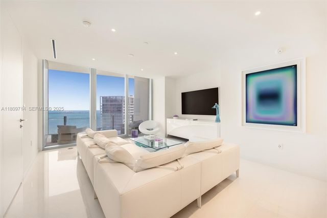 300 Biscayne Blvd Way 5205W, Miami, FL 33131