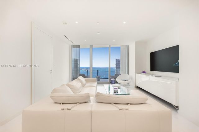 300 Biscayne Blvd Way 5205W, Miami, FL 33131