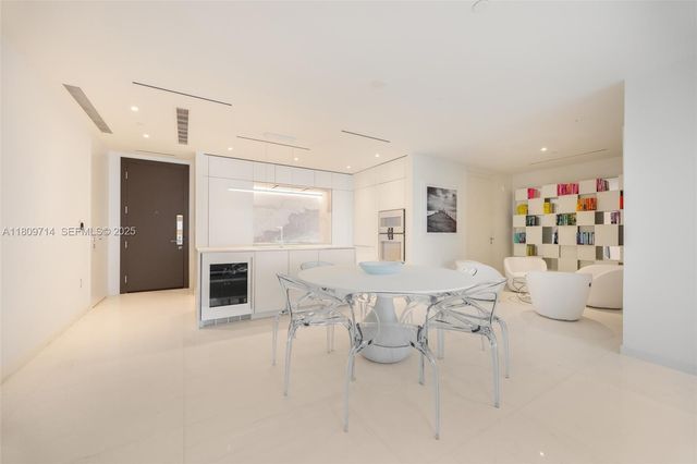 300 Biscayne Blvd Way 5205W, Miami, FL 33131