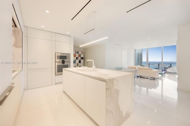 300 Biscayne Blvd Way 5205W, Miami, FL 33131