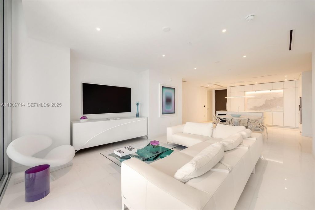300 Biscayne Blvd Way 5205W, Miami, FL 33131