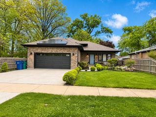 5330 86th Street, Burbank, IL 60459