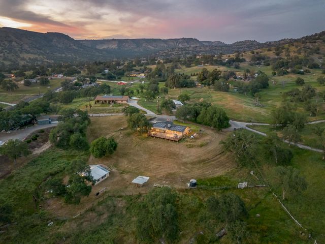 22452 Goldrush Lane, Clovis, CA 93619