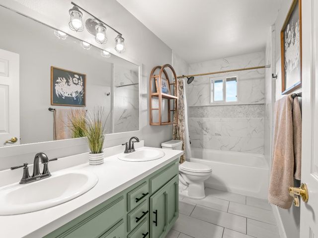 22452 Goldrush Lane, Clovis, CA 93619