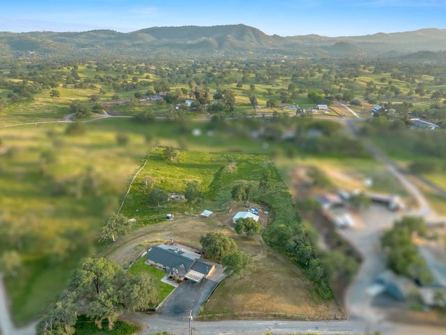 22452 Goldrush Lane, Clovis, CA 93619