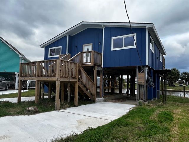 9 Flounder Circle, Freeport, TX 77541