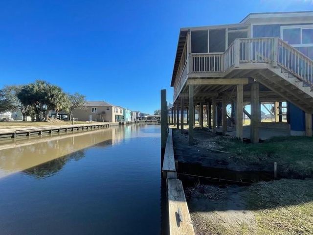 9 Flounder Circle, Freeport, TX 77541