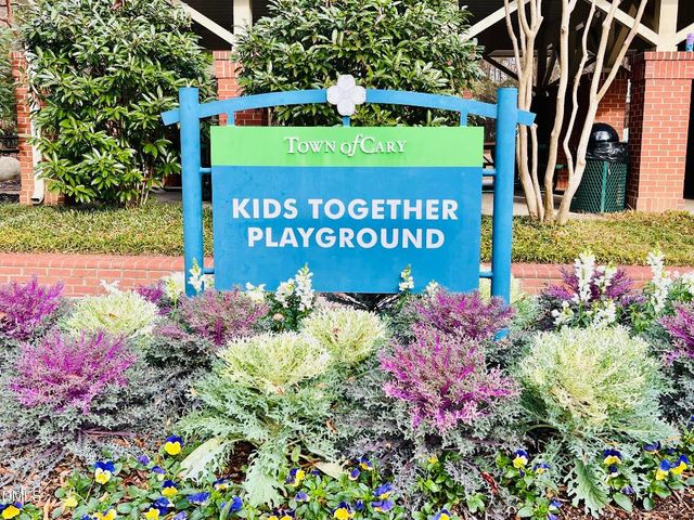 300 W Kirkfield Drive, Cary, NC 27518