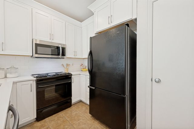221 Cimarron Trail 2, Irving, TX 75063